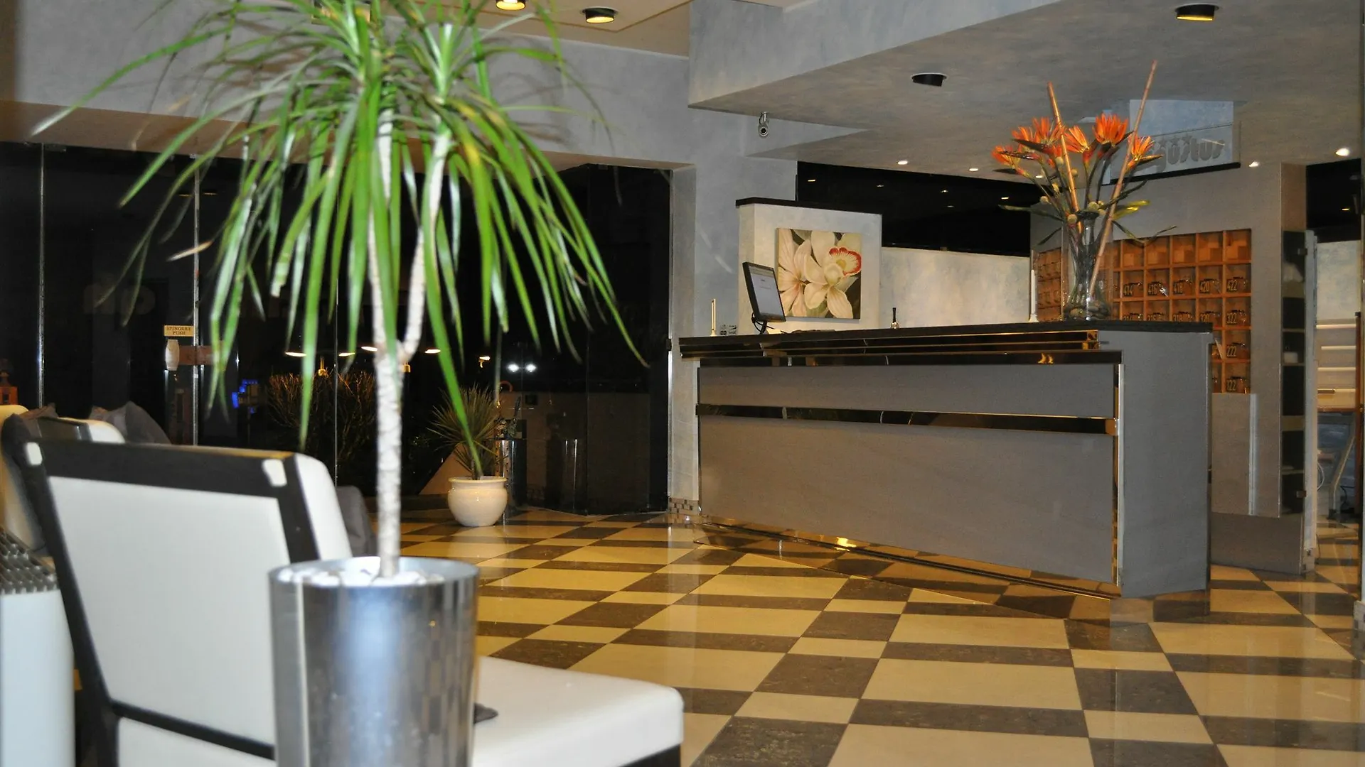 Hotel Augustus Riccione 4*,